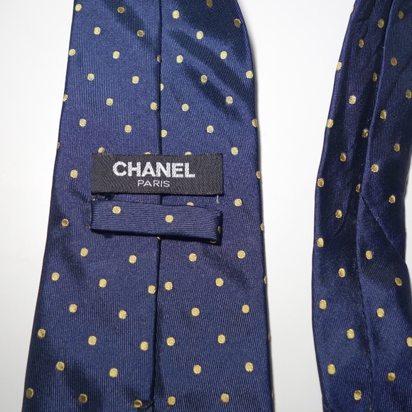 Vintage Chanel Paris Navy Blue & Yellow Polka Dot Silk Tie w/ Green Chanel Crest - Picture 6 of 6
